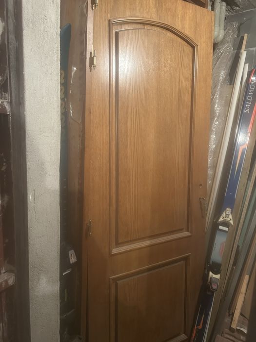 Интериорна врата от естествен материал с дъбов фурнир