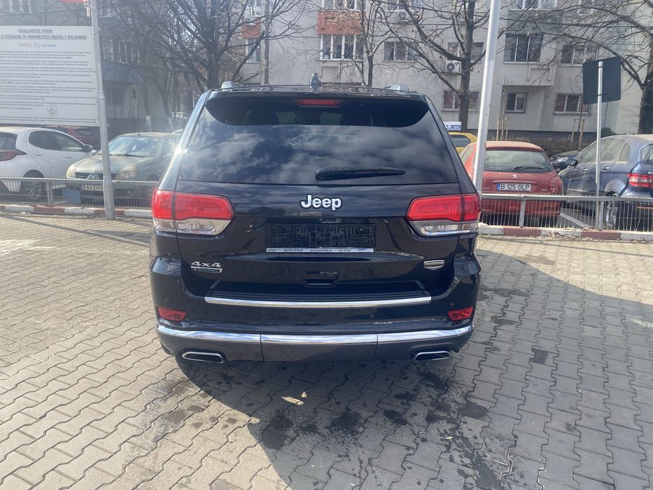 Jeep Grand Cherokee_Summit Edition Credit Auto