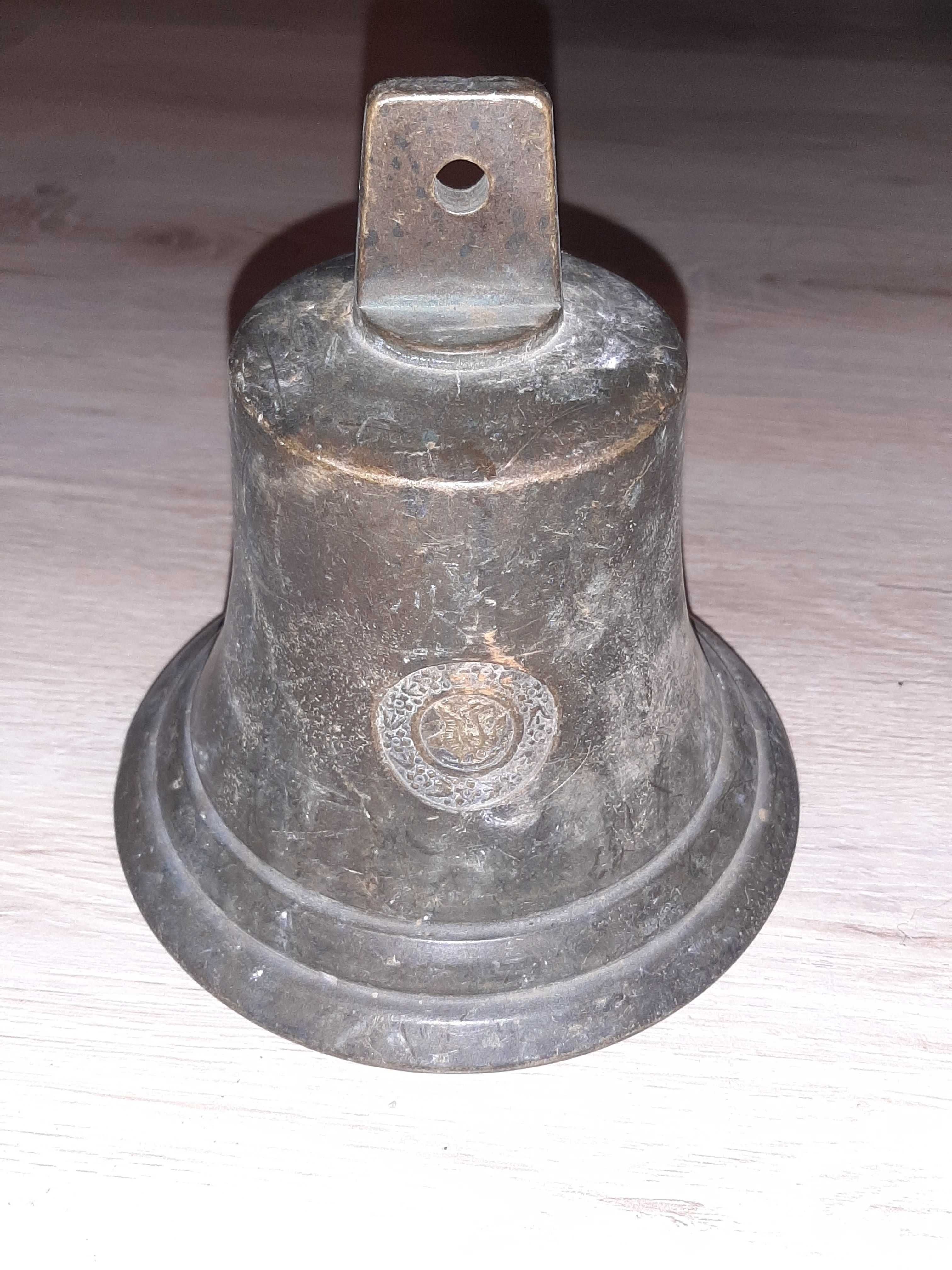 Стара бронзова камбана