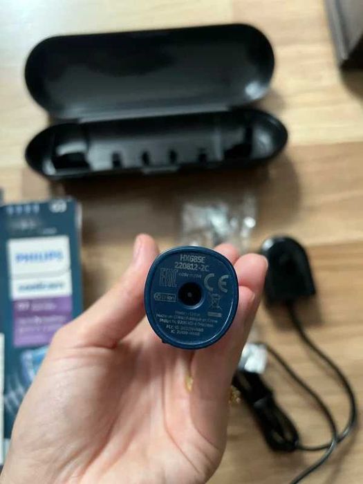 Periuta de dinti electrica Philips Sonicare + rezerve