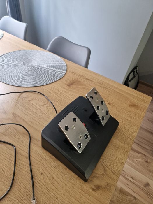 Волан със педали и дръжки