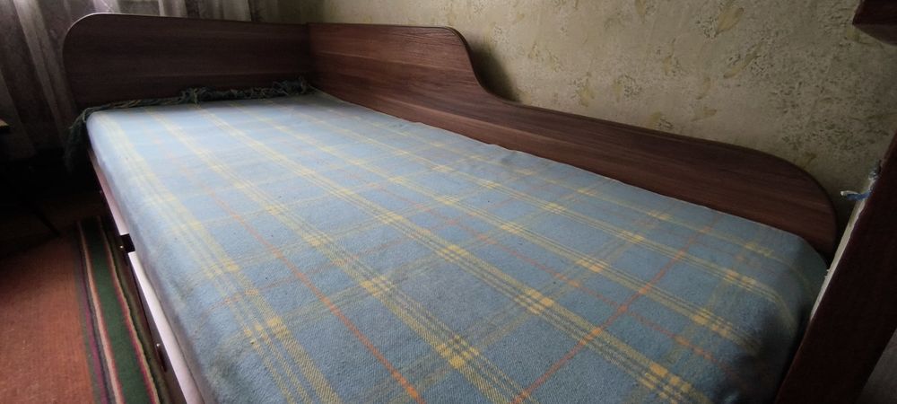 Кровать 1 спальная.