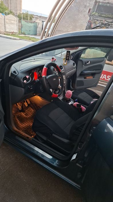 Vând ford focus 2