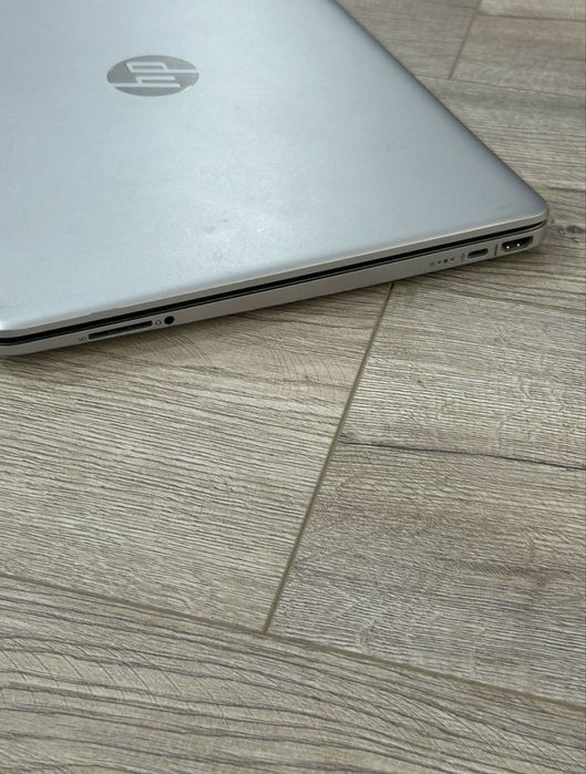 Laptop HP 15s-fq1030nq