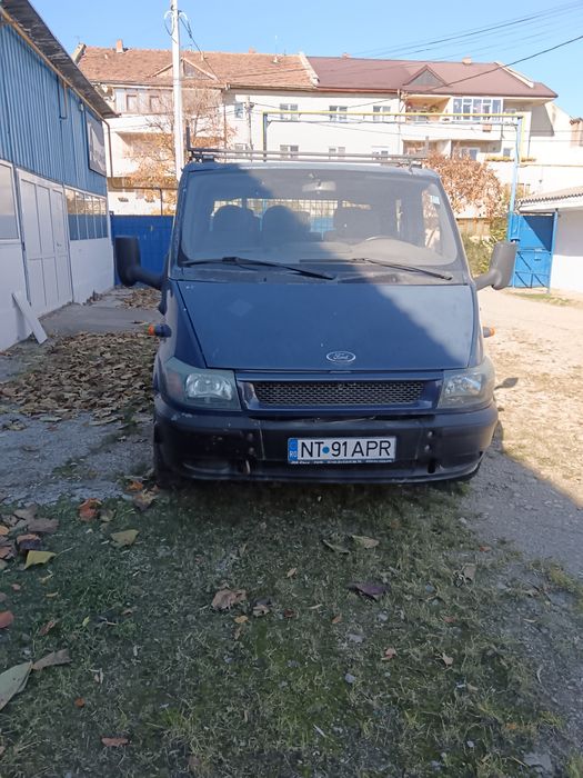 Autoutilitara Ford tranzit