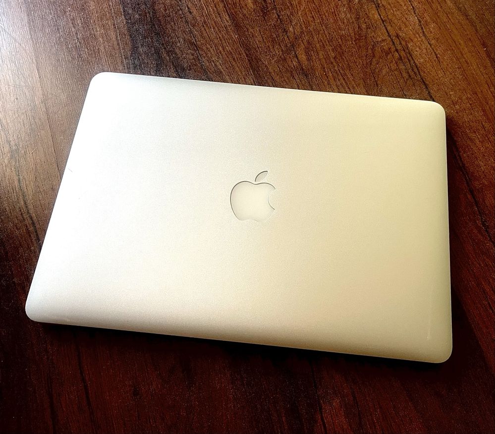MacBook Air 13 model 1466- 2015 година