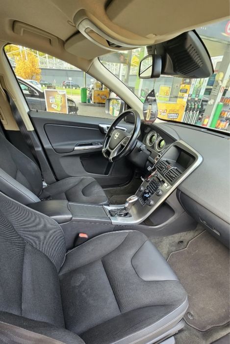 Valabil:  Volvo XC 60 D5 AWD Geartronic Momentum