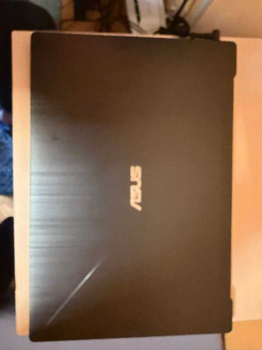 Laptop gaming ASUS FX503V - Foarte bine întreținut!