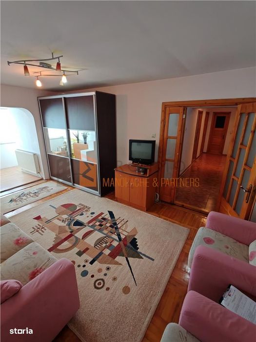 Apartament 3 camere decomandat confort 1 in zona Centru
