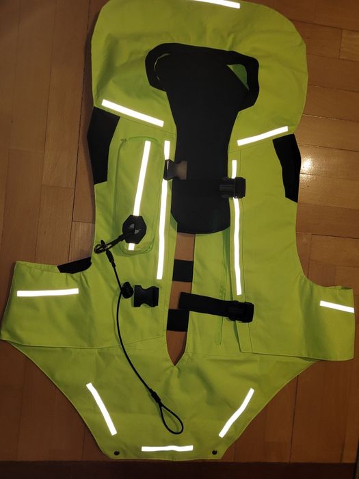 Vesta airbag motocicleta, parasailing, curse barci, siguranta rutiera