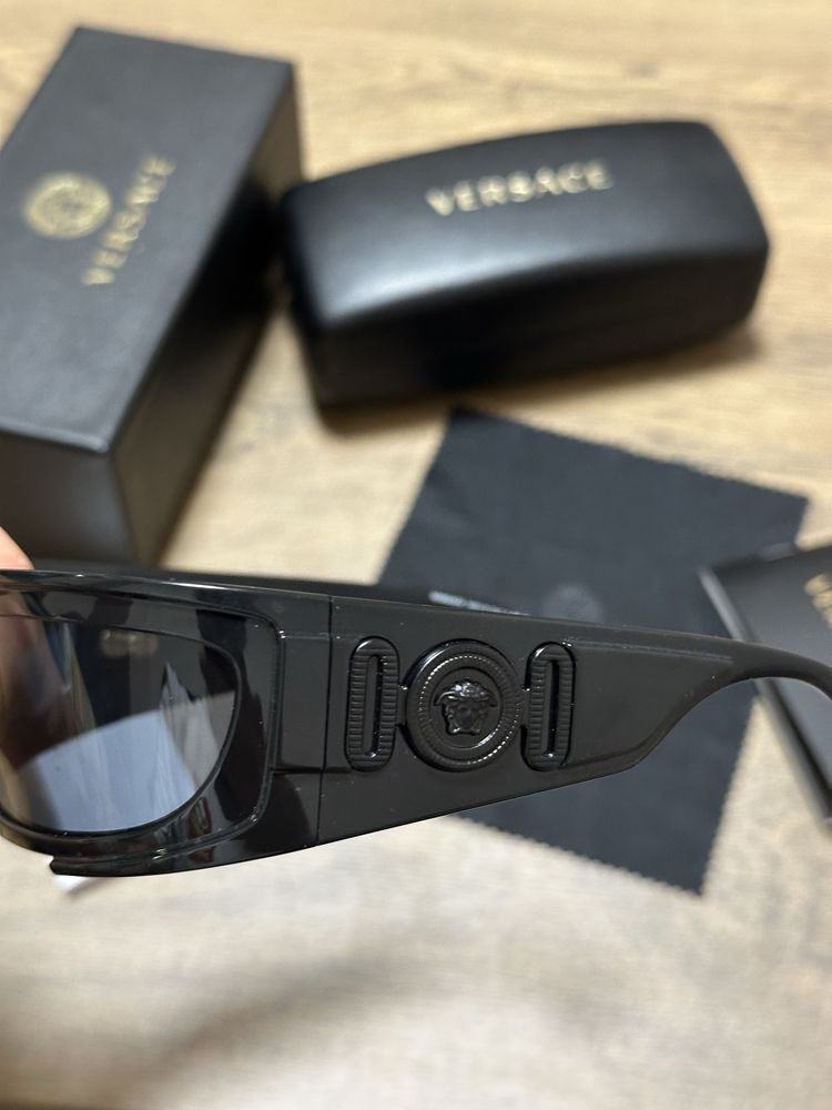 Слънчеви очила Versace