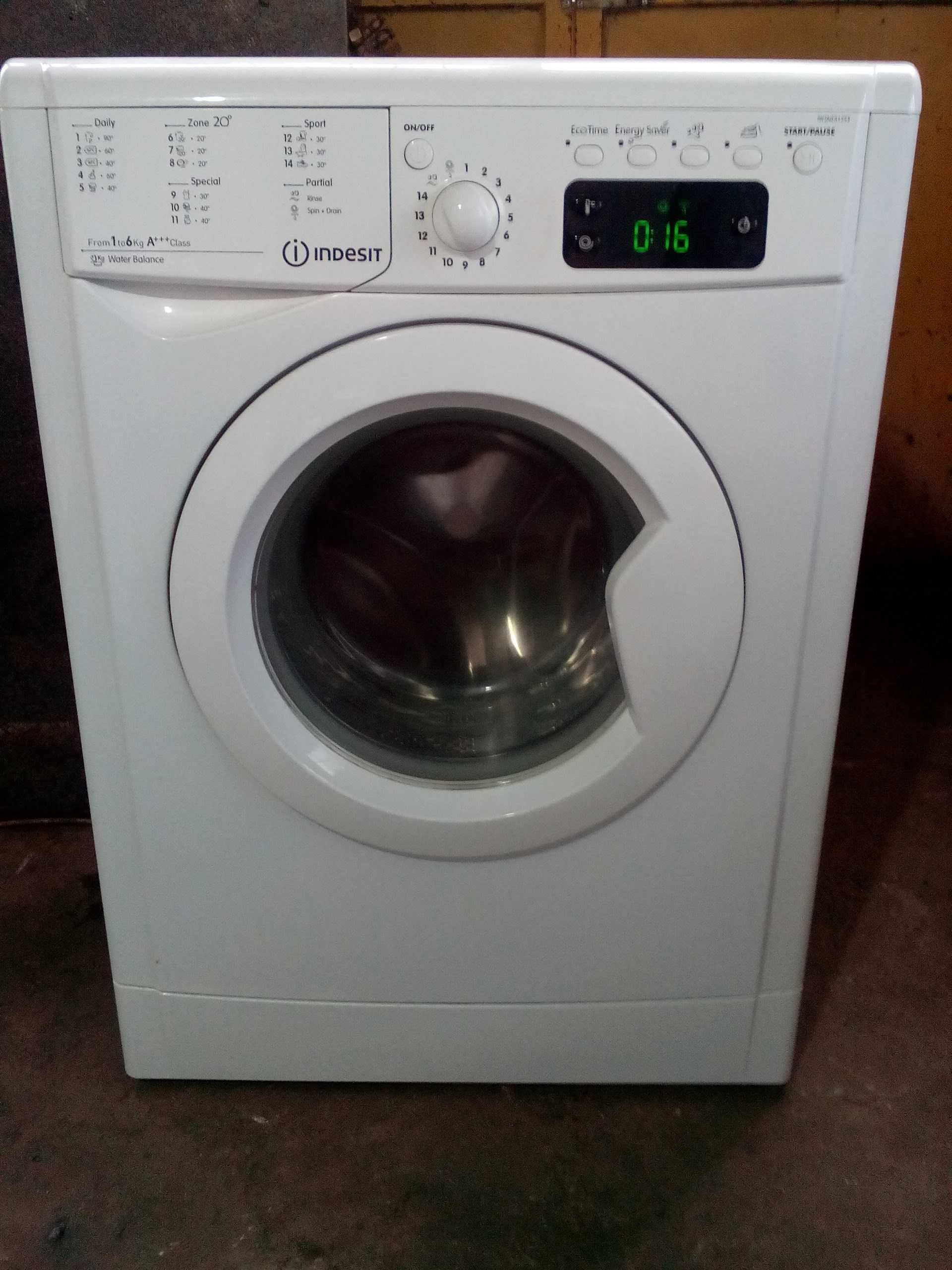 SLIM-INDESIT-6 kg,1200 rotatii,clasa A+++
