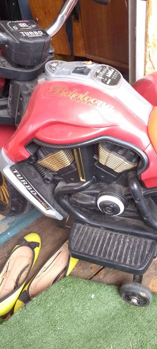 Vând motocicleta cu atas copii electrica