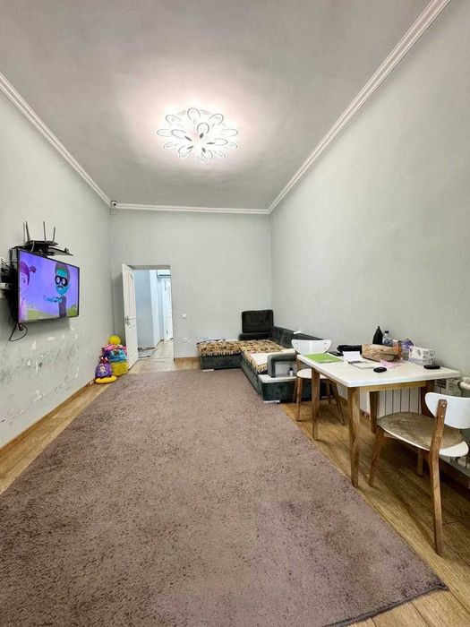 Продается 2х ком высокопотолочка 60кв ул.Навои ТЮЗ