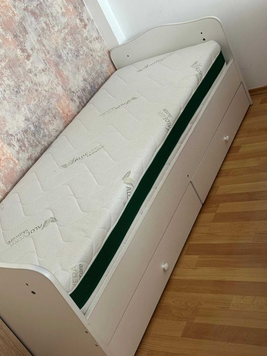 Patut cu sertare pentru copii 180 x 75 cm + saltea + 5 lenjerii de pat