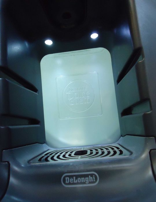 Кафемашина с гаранция 1 година Delonghi Automat NESCAFÉ® Circolo.B