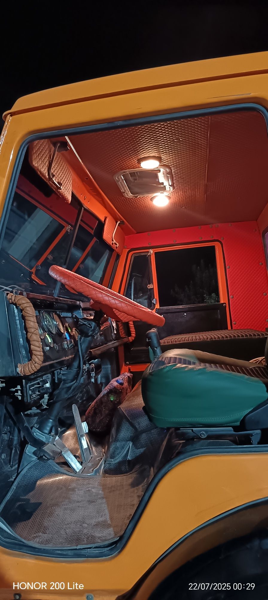 Kamaz sotiladi yili 1989 yoqilg‘i dizel hamma joyi naxadu.