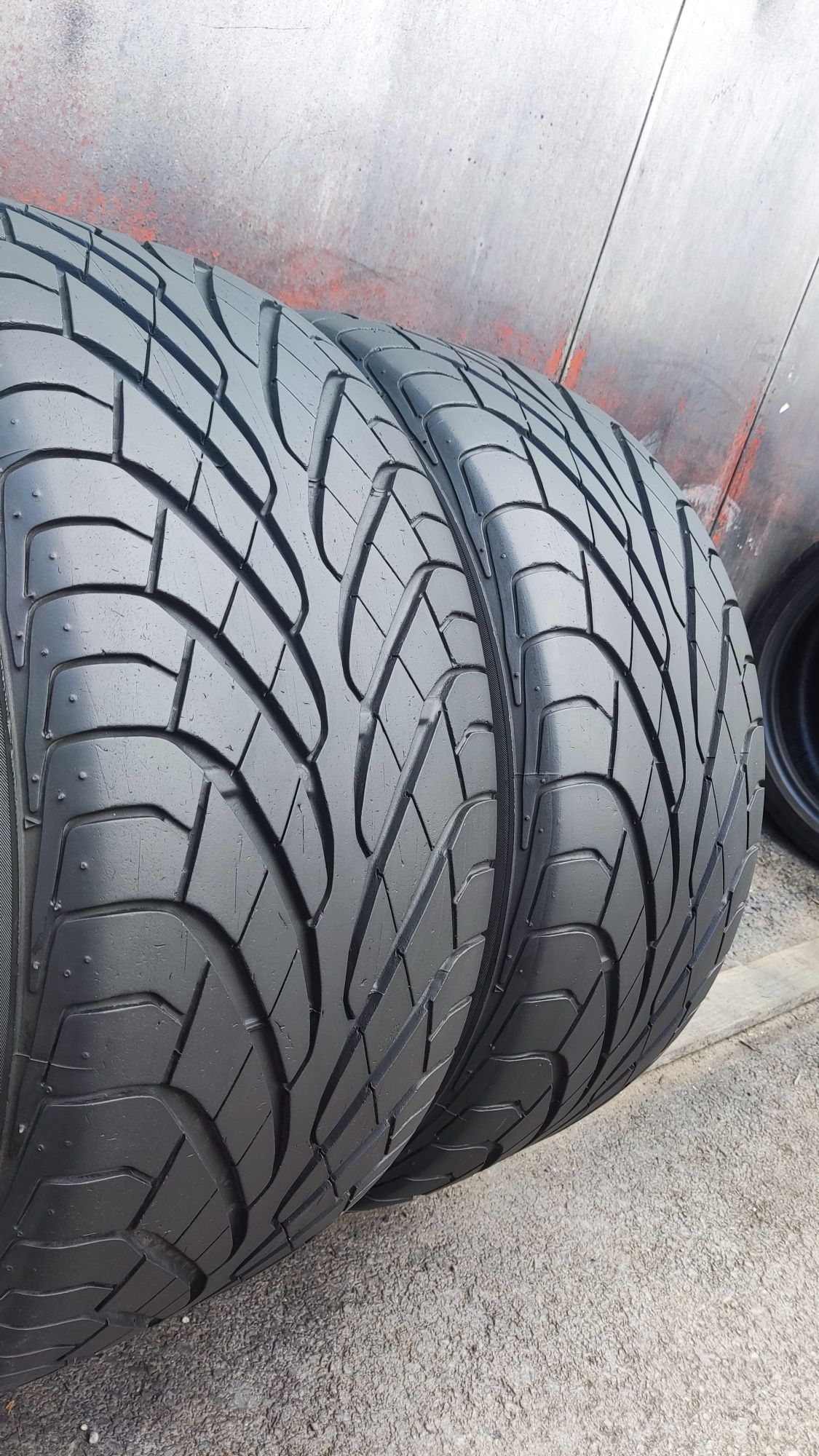 2бр летни гуми 245/45/16 Bridgestone 
7+mm
Добро състояние на гумите