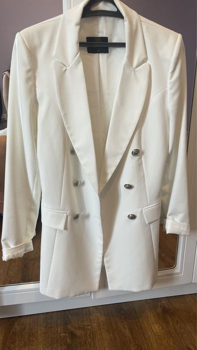 Шикарный белый брючный костюм