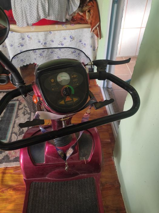 Vând căruț electric