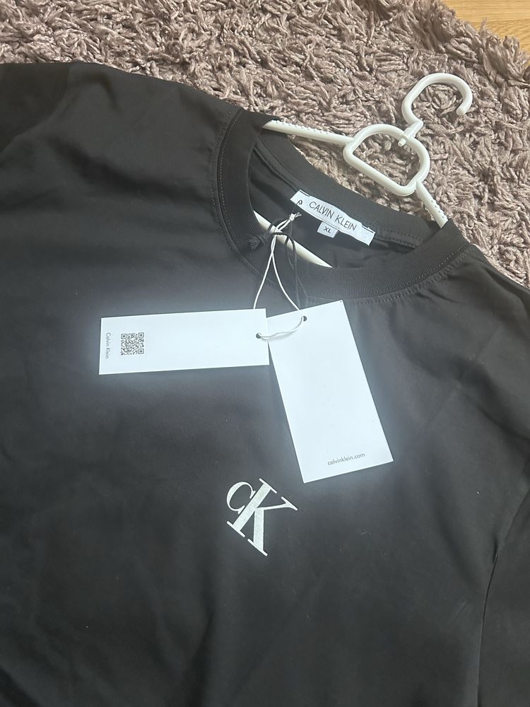 Tricou ck imprimeu fata-spate