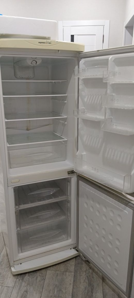 Продам рабочий холодильник
