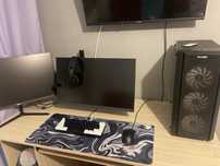 Vand pc ,2 monitoare , brat de monitor,casti,cablu hdmi,cablu dp +++