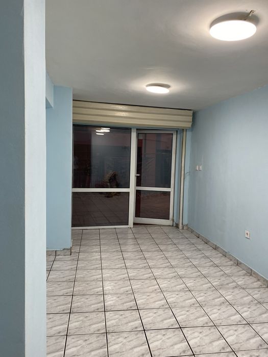 Дава се под наем Магазин в Варна, Колхозен пазар - 20 кв.м за 204 € - Снимка #2