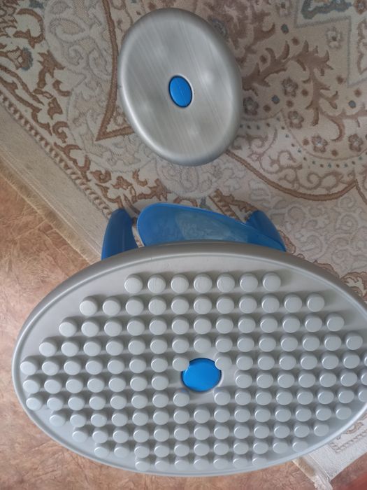 Продам игрушку стол и табуретку