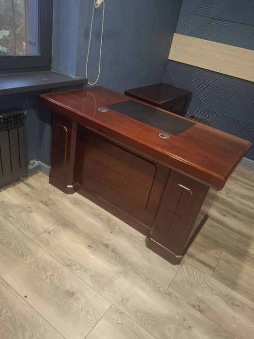 Срочно продаётся офисные мебель