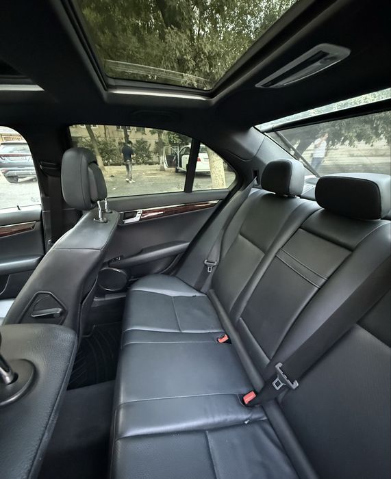 Mercedes Benz W204 C300 4Matic 2009