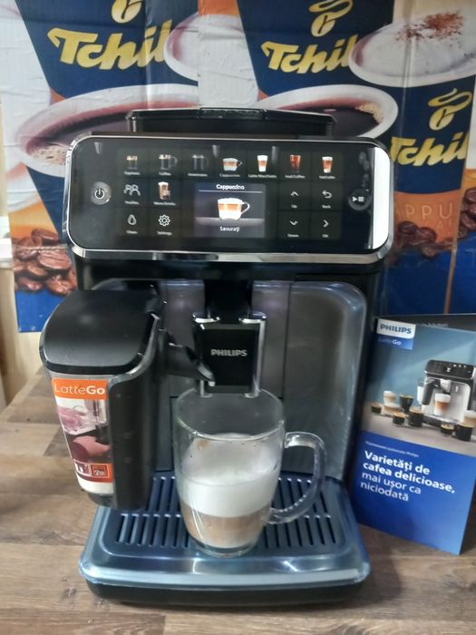Expresor cafea Philips Latte Go 5400, 5500, câteva cafele.