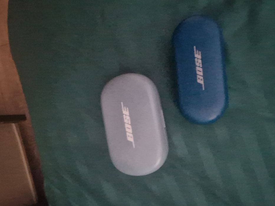 Vand casti bosse fără fir noi.