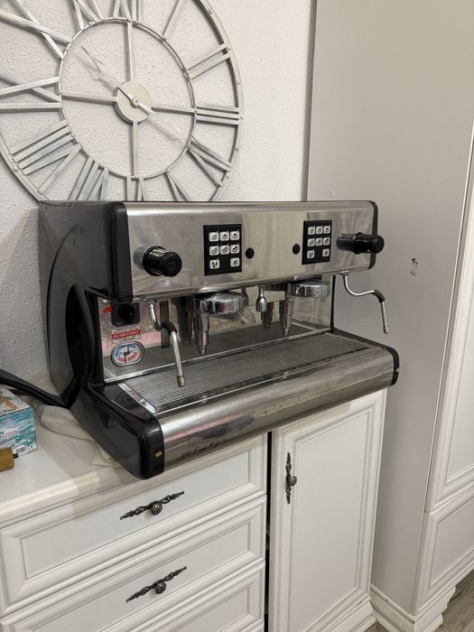 Продавам кофе машина