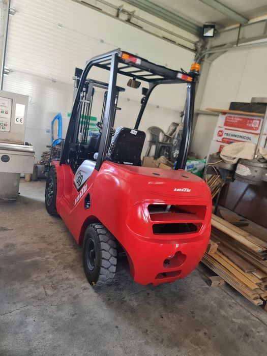 Мотокар Komatsu в отлично състояние