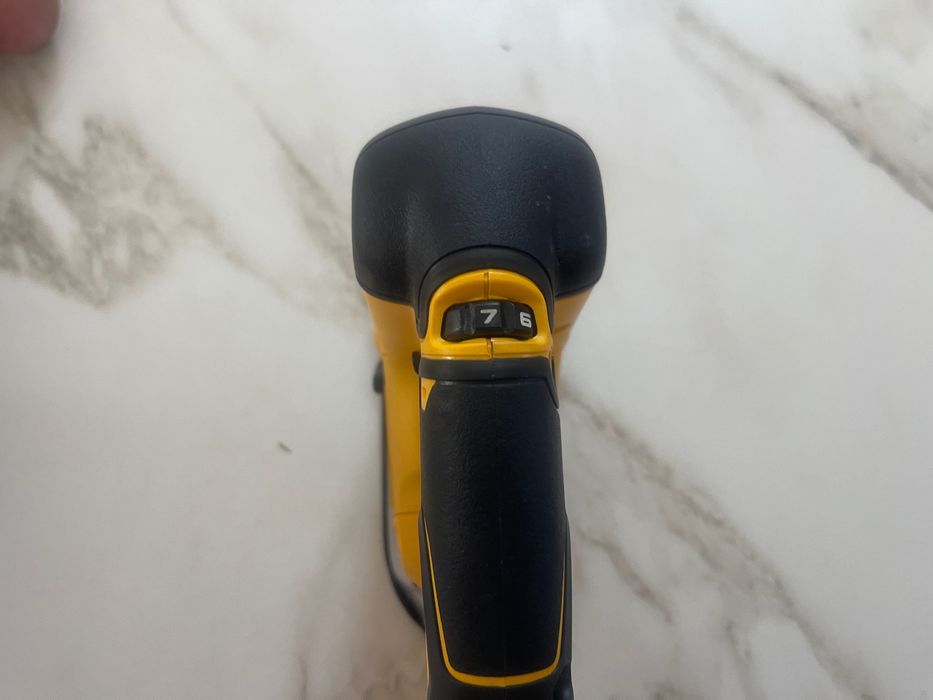 Dewalt DCS334P2 Ferăstrău vertical fără fir de 18 V