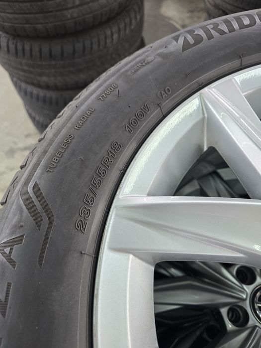 4 Броя 235/55/18 Bridgestone 2x6,8mm 2x5,6mm 23dot