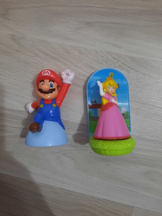 Figurine Mario și prințesa Peach