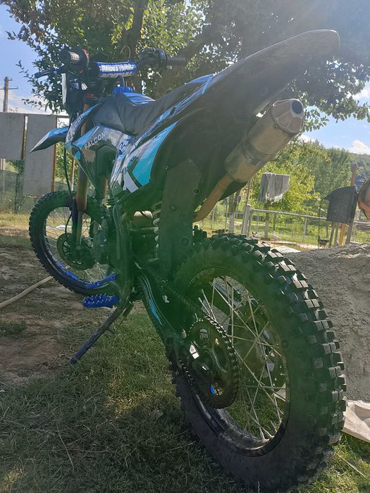 Vând motocros 150 cc