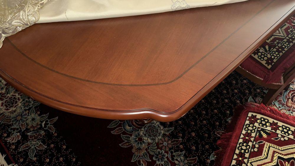 Продается большой стол со стульями