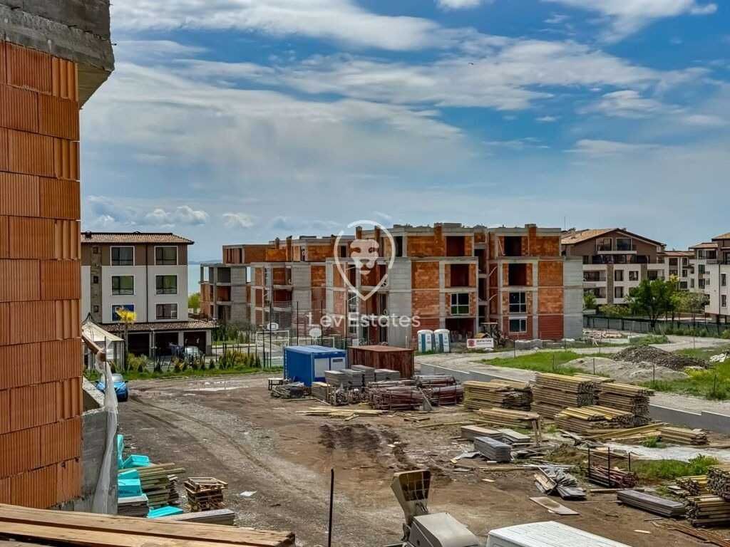 Двустаен апартамент на метри от морето в нова луксозна къща в Сарафово