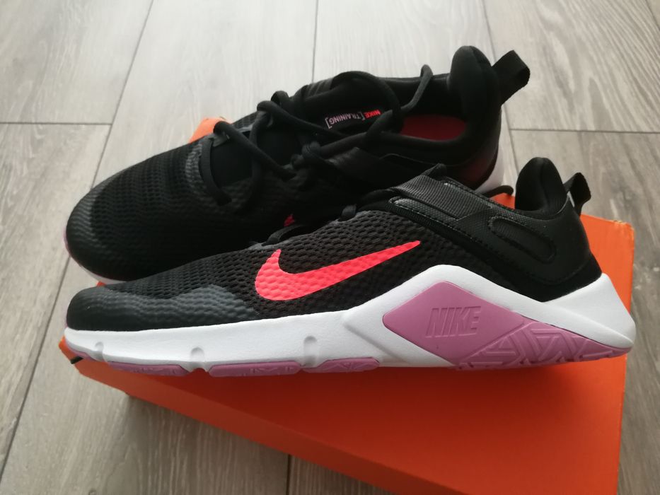 Маратонки Nike Legend Essential