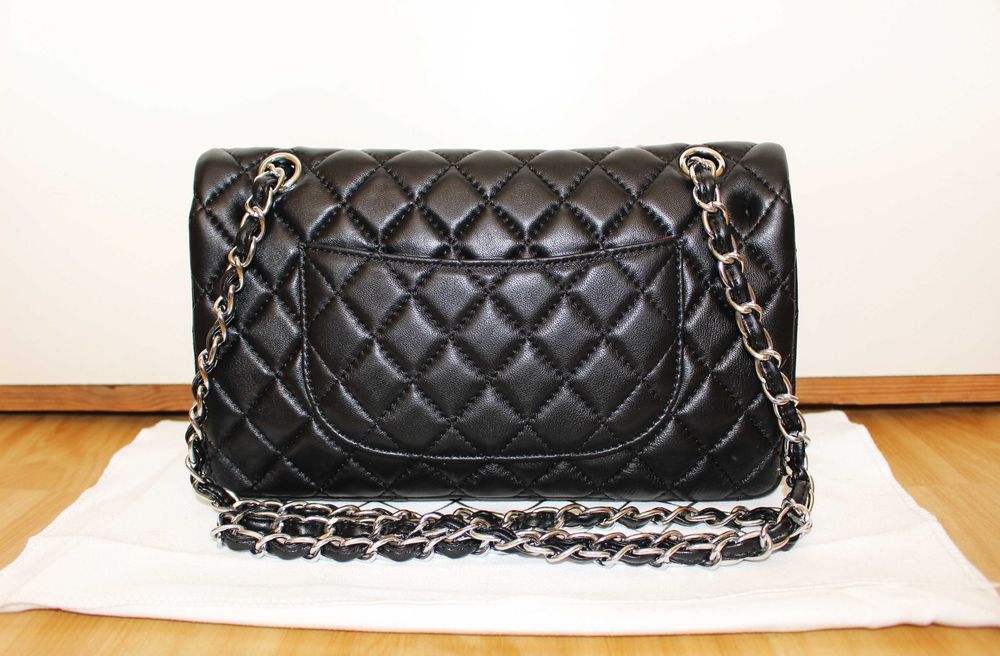Дамската чанта Chanel Classic Flap