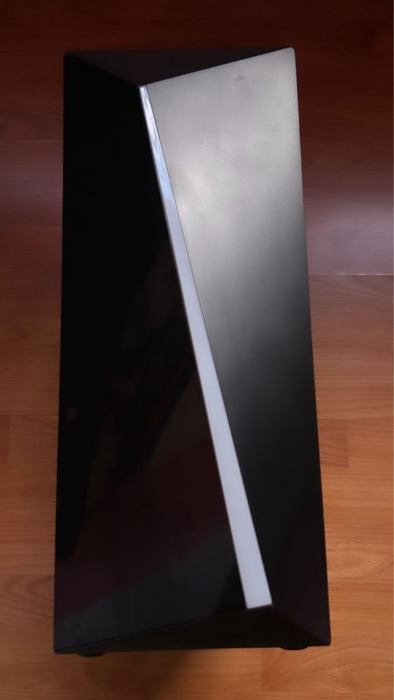 Carcasă Aerocool Shard RGB + 4 ventilatoare incluse