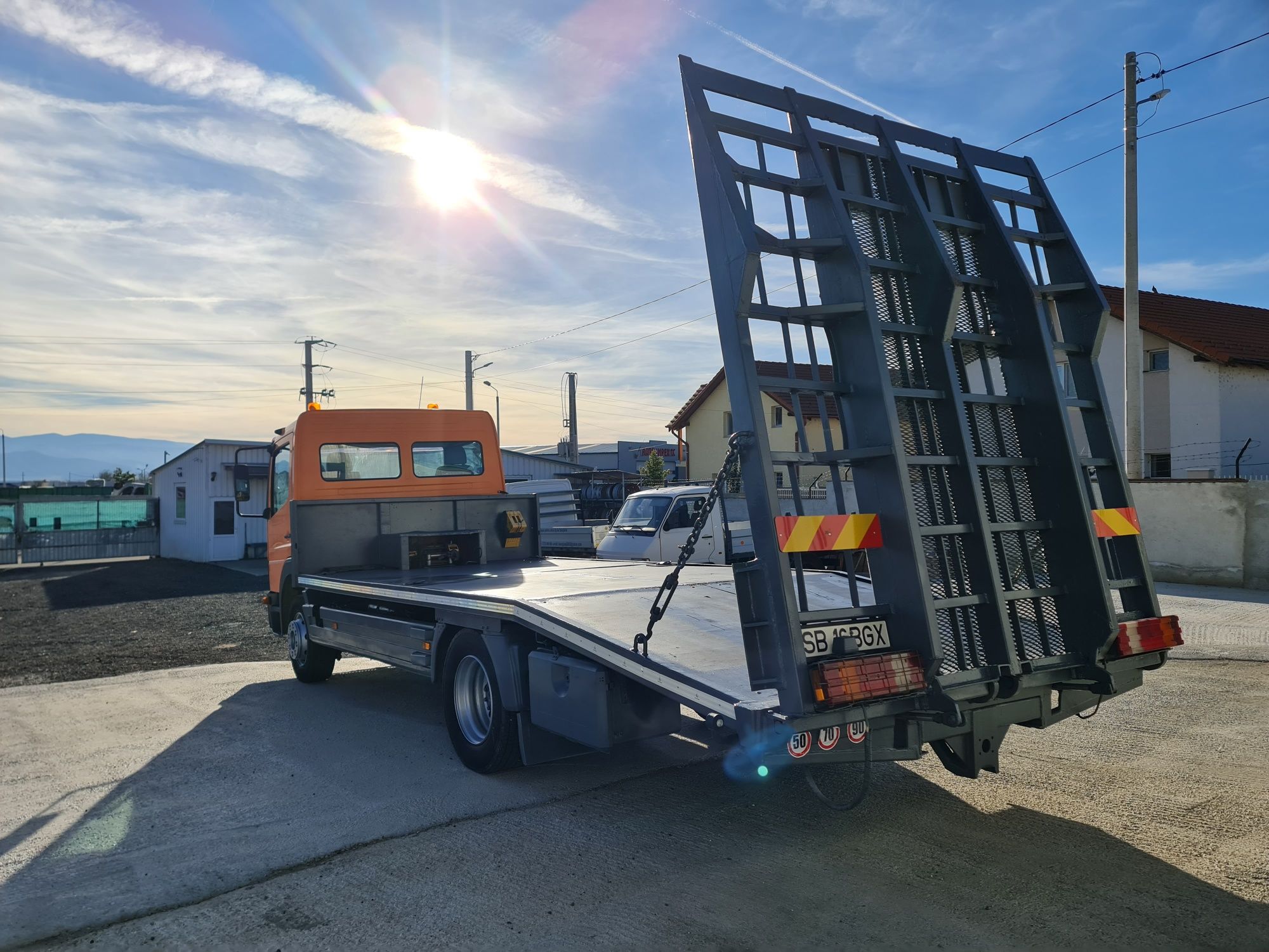 Vand mercedes atego 12 tone 230cp platforma rampa hidraulica utilaje s
