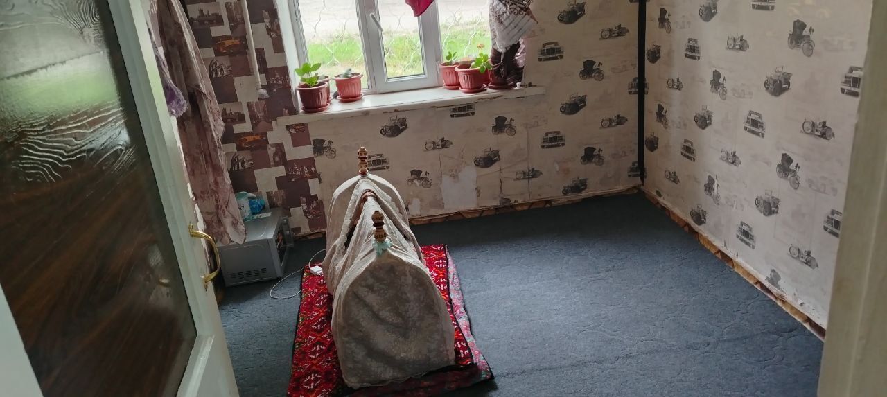 В Дукенте  на первом этаже хороший вид 2х комнатная