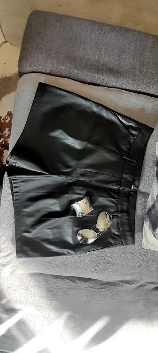 Pantaloni scurti imitatie piele dama - NOU