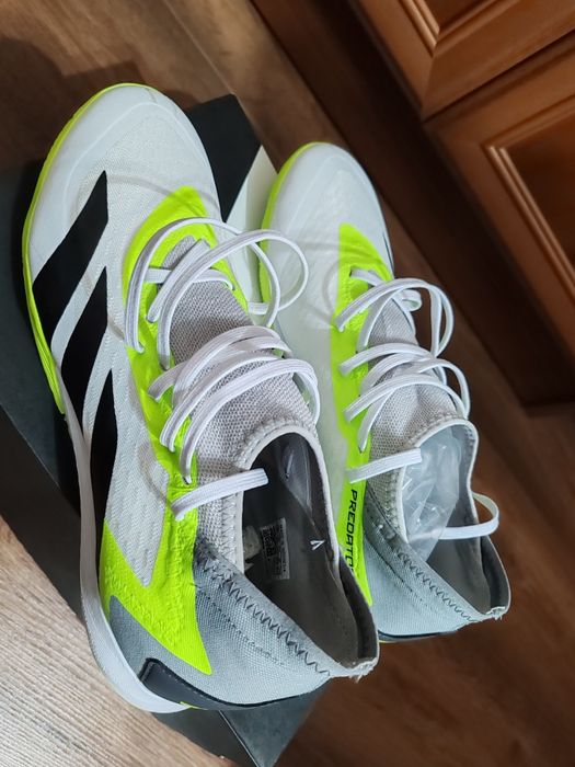 Ghete fotbal Adidas Predator