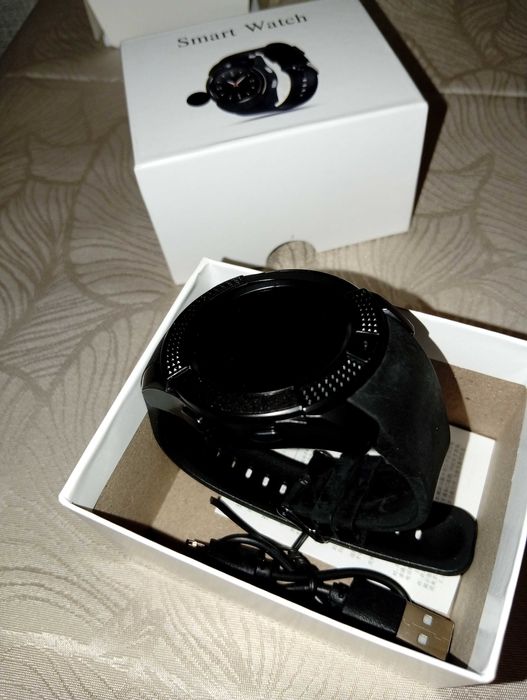 Смарт гривна Huawei и smart watch часовник.