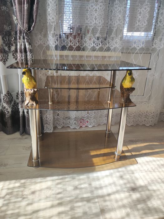 Тумба под ТВ в хорошем состоянии